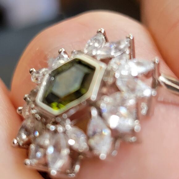 Rhodium Plated Simulated Peridot Ring - Size 9 - Floral Burst Design - Picture 8 of 13